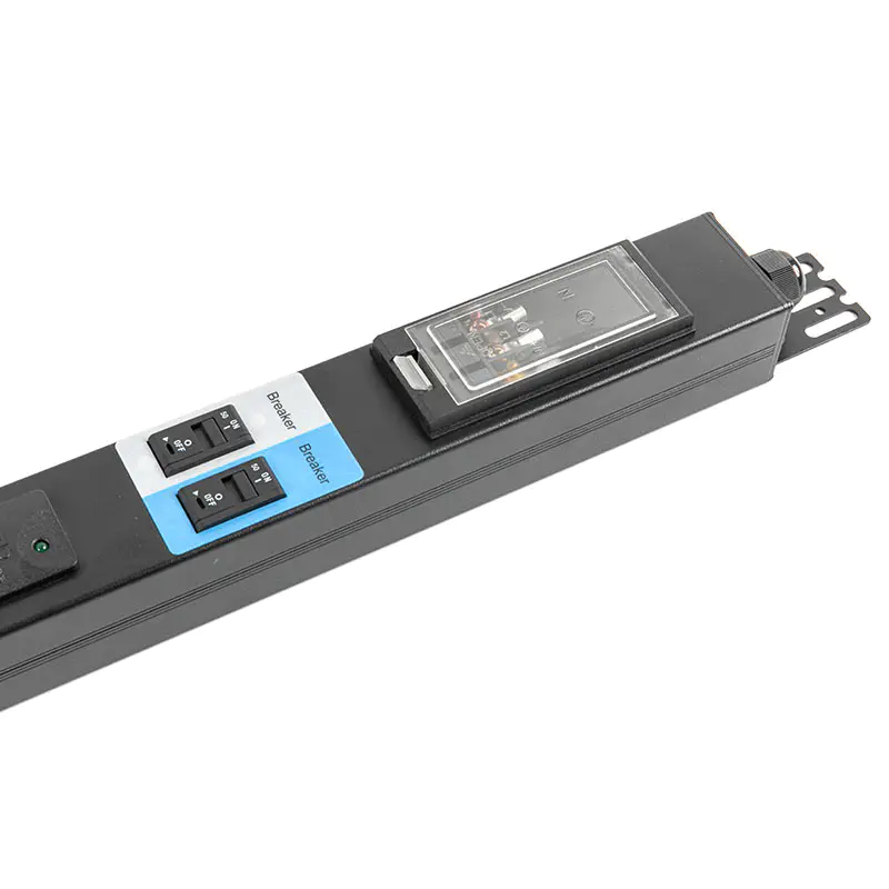 PDU gắn tủ dạng chuyển mạch dọc, 28 ngả C13 C19, có chống sét và bộ ngắt mạch