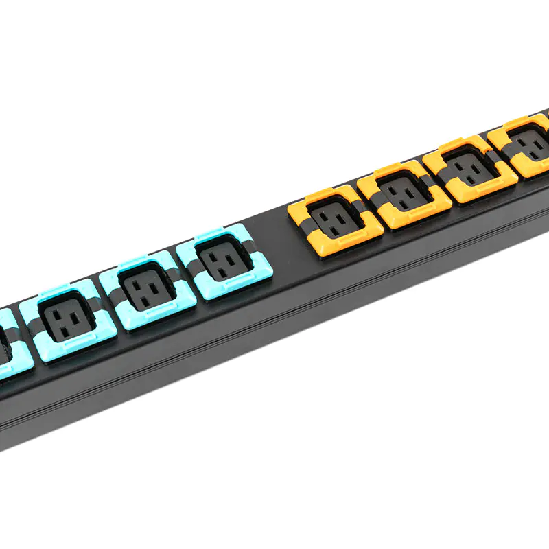 PDU gắn tủ rack dạng đứng 3 pha có công tắc và bộ ngắt mạch, 18 ổ cắm C19