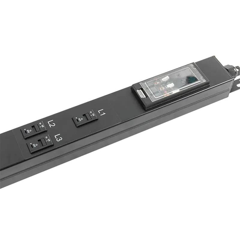 PDU gắn tủ rack dạng đứng 3 pha có công tắc và bộ ngắt mạch, 18 ổ cắm C19