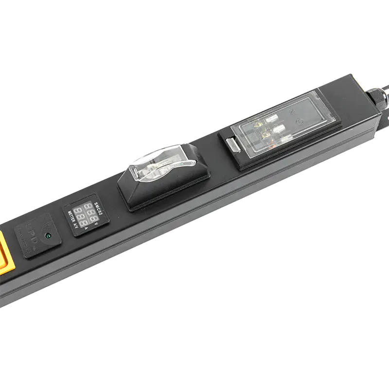 PDU gắn tủ rack dạng đứng có công tắc, SPD, bộ ngắt mạch và đồng hồ đo dòng điện/điện áp kỹ thuật số, 24 ổ cắm C13x16 C19x8