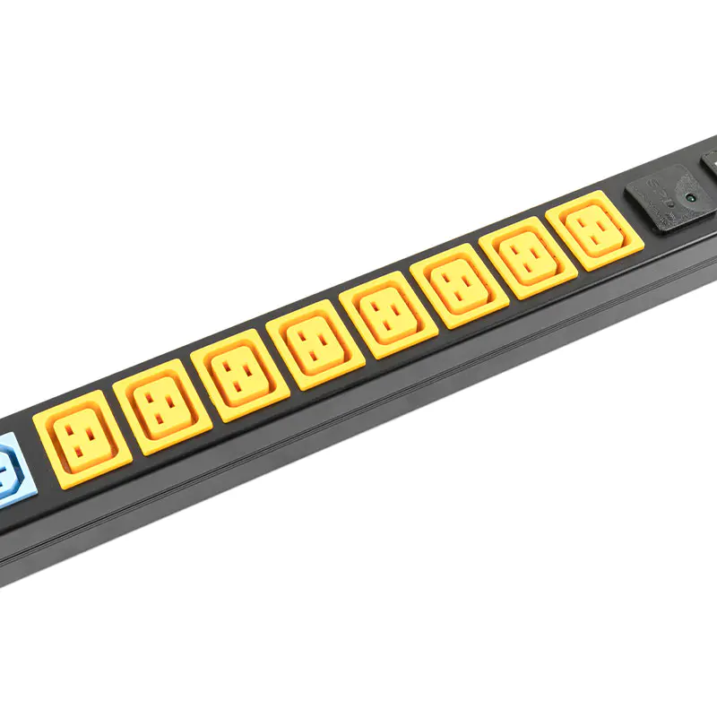 PDU gắn tủ rack dạng đứng có công tắc, SPD, bộ ngắt mạch và đồng hồ đo dòng điện/điện áp kỹ thuật số, 24 ổ cắm C13x16 C19x8