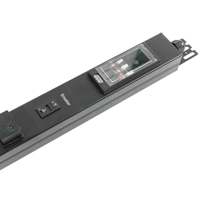 PDU gắn tủ rack dạng đứng có công tắc, đèn chỉ báo và bộ ngắt mạch, 19 ổ cắm chuẩn Anh