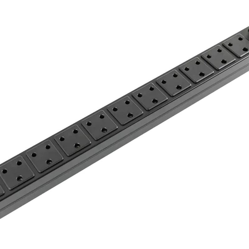 PDU gắn tủ rack dạng đứng có công tắc, đèn chỉ báo và bộ ngắt mạch, 19 ổ cắm chuẩn Anh