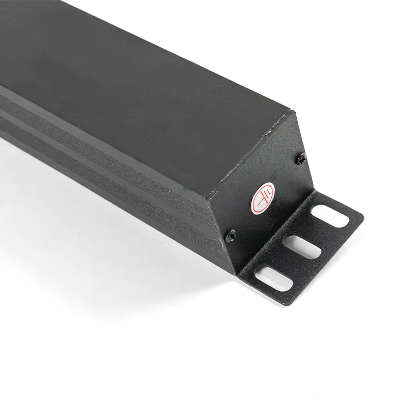 PDU gắn tủ rack nằm ngang 1U có công tắc, 6 ổ cắm chuẩn Mỹ